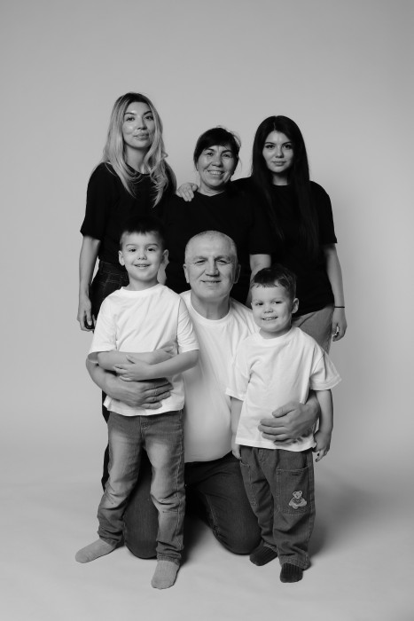 Семейная фотосессия в студии без фотографа 